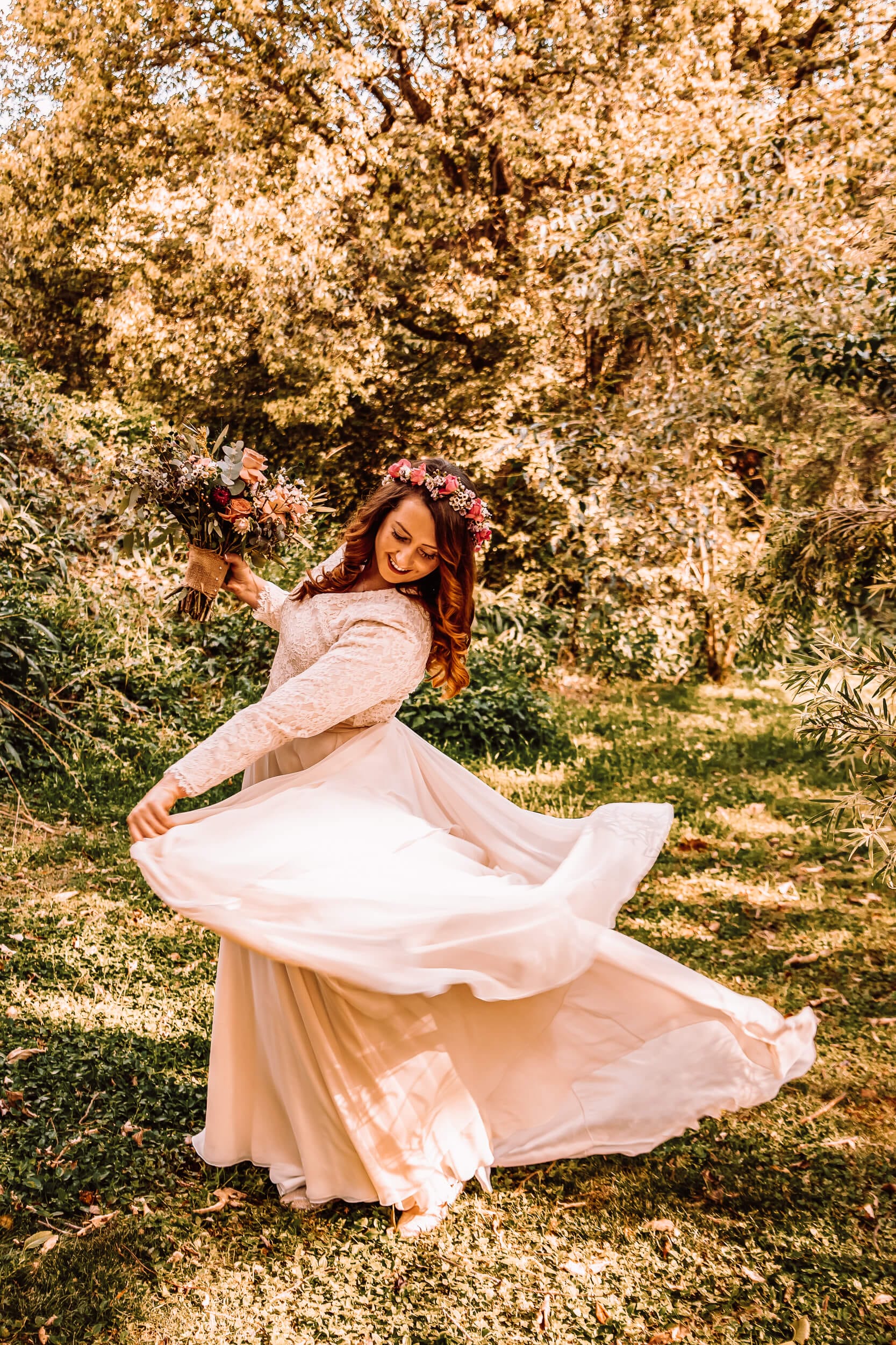 Best Outdoor Bridal Portraits Ideas, Advice and Tips You'd Like to Steal  and Try ❤️ Blog Wezoree