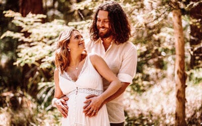 Maternity photo prompts to give parents a moment of reflection